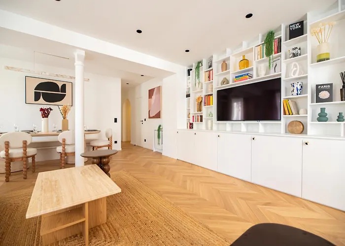 Stylish Flat In Paris' Center